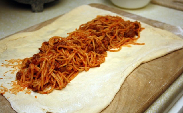 braided spaghetti bread